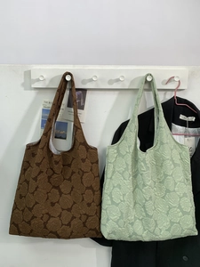 Elegant French Style 3D Rose Floral Embossed Tote Bag Large Capacity Polyester Jacquard Shoulder Bag For Women Daily Wear