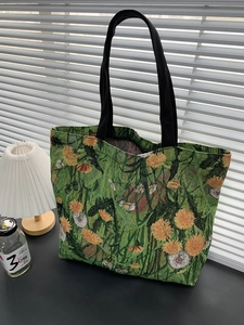 Detailed texture of green floral jacquard fabric tote bag with dandelion patterns