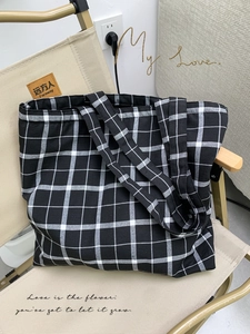 Sac cabas classique en toile à damier noir et blanc avec doubles anses pour le quotidien