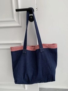 Grand sac cabas en denim avec garniture en vichy rouge et blanc pour le quotidien