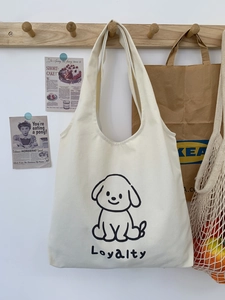 Détail du sac fourre-tout en toile avec illustration de chien et texte Loyalty