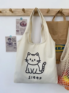 Détail du sac cabas en toile avec motif chat mignon et design du lettrage Sleep
