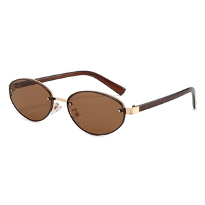 Lunettes de soleil ovales rétro avec monture dorée et verres bruns pour un look vintage