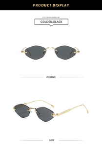 Vues de face et de côté de lunettes de soleil sans monture avec branches dorées et verres noirs