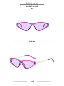 Vues détaillées de face et de côté de lunettes œil-de-chat mauves à branches dorées
