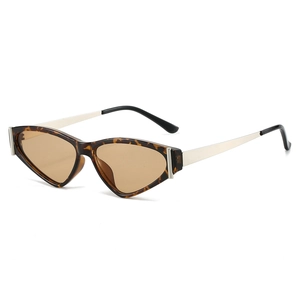Lunettes de soleil œil-de-chat vintage avec monture écaille et verres bruns élégants