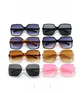 Collection de lunettes de soleil carrées surdimensionnées en noir, écaille et autres couleurs