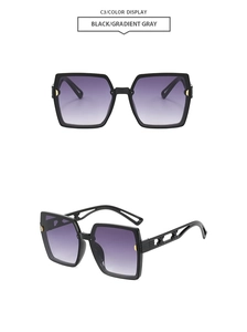 Détails de lunettes de soleil carrées noires avec branches ajourées et verres dégradés gris