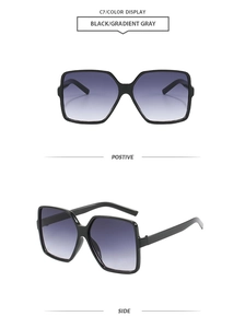 Vues de face et de profil de lunettes de soleil carrées oversize avec monture noire brillante