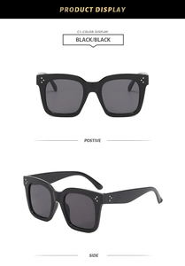 Détails de lunettes de soleil carrées noires avec rivets argentés sur les branches du cadre