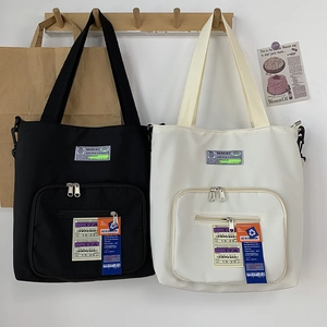 Große Shopper-Taschen aus Nylon-Canvas in Schwarz und Beige im Streetwear-Stil