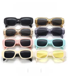 Détails à plat de lunettes de soleil rectangulaires rétro en huit coloris tendance