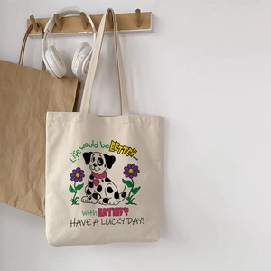 Détail de l'illustration de dalmatien mignon et texte sur le sac cabas en toile beige