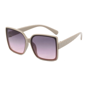 Fashionable square frame sunglasses with quilted texture temples and gradient lenses