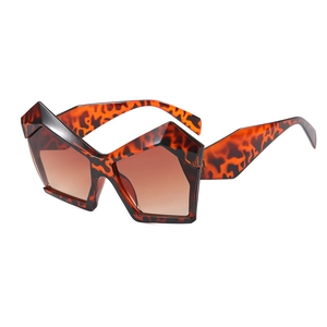 Lunettes de soleil oversize géométriques à motif léopard avec verres dégradés marron