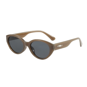 Vintage-Sonnenbrille in Katzenaugenform aus teebraunem Harz mit metallischen Akzenten