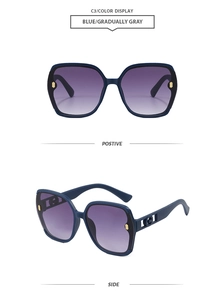 Détail de lunettes de soleil polygonales avec monture bleue et accents dorés