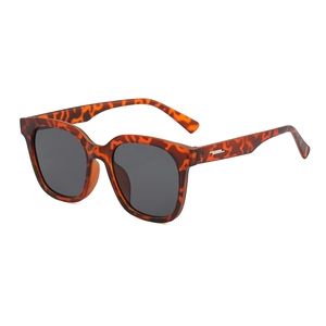 Mode Eckige Sonnenbrille UV400 Schutz Retro PC Rahmen Mit Metalldekoration Für Damen Herren Outdoor Streetwear