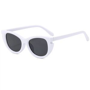 Retro white cat eye sunglasses with dark gray lenses for women's outdoor fashion style