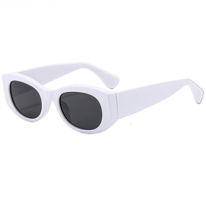 Lunettes de soleil oversize blanches à monture polygonale épaisse et verres foncés pour femmes