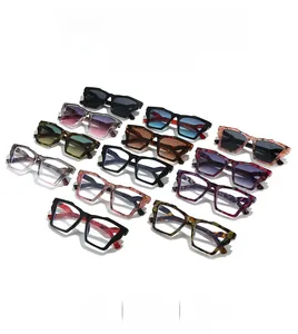 Grille détaillée de lunettes de soleil géométriques oversize en plusieurs coloris de montures