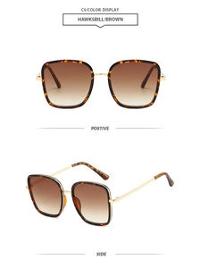 Détails de lunettes de soleil carrées en écaille avec branches dorées et verres bruns