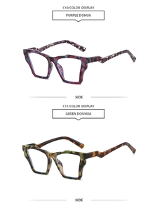 Vue latérale de lunettes de soleil polygonales en motifs d'écaille violet et vert