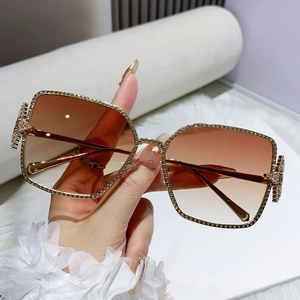 Fashionable square metal sunglasses with rhinestone frame and brown gradient lenses
