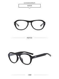 Vue détaillée de lunettes aviateur noires rétro avec verres clairs sous plusieurs angles