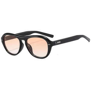 Lunettes aviateur tendance à petite monture noire avec verres dégradés orange et rivets