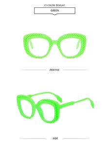 Détail de lunettes de soleil vert fluo à monture épaisse avec motif diamanté