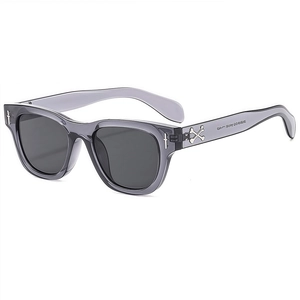 Occhiali da sole quadrati classici grigio trasparente con dettagli croce in argento