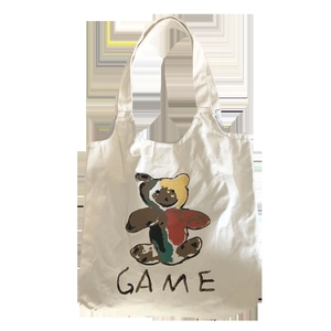 Sac fourre-tout en toile beige minimaliste avec motif d'ours et texte GAME stylisé
