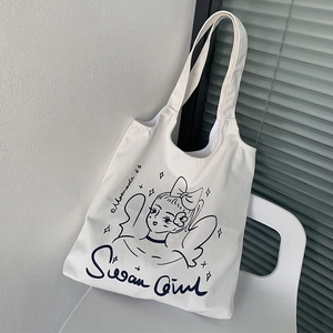 Dettaglio della borsa tote in tela bianca con illustrazione Swan Girl e manico robusto