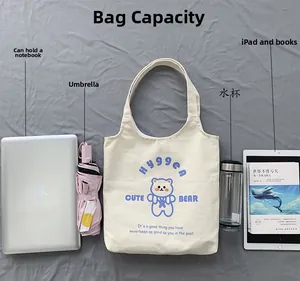 Dettaglio della borsa tote in tela con spazio per laptop, libri e ombrello pieghevole
