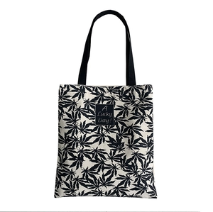 Sac fourre-tout en toile minimaliste avec imprimé érable et étiquette en blanc et noir