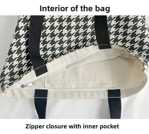 Detailansicht der Innenseite der Hahnentritt-Tasche mit Canvas-Futter und Reißverschluss