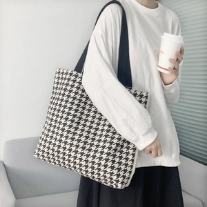 Klassische Canvas-Tragetasche mit Hahnentrittmuster und schwarzen breiten Trägern für Damen