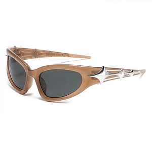 Lunettes de soleil punk futuristes avec monture marron et décors d'étoiles argentées