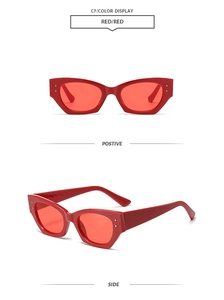 Détails de lunettes de soleil œil-de-chat rouges avec accents métalliques argentés