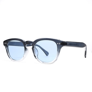 Lunettes de soleil polygonales avec monture dégradée gris et verres bleu clair