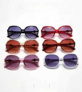 Fashion square sunglasses collection in six colors with gradient lenses and shiny frames