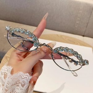 Fashionable oval metal sunglasses with rhinestone embellishments for a stylish look