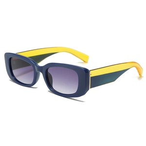 Lunettes de soleil carrées modernes, monture bleu foncé et branches bicolores jaune et vert