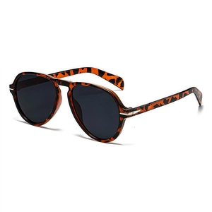 Retro oversized aviator sunglasses with classic tortoiseshell frames and dark lenses