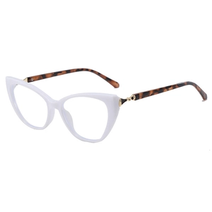 Monture de lunettes œil-de-chat blanche avec branches en écaille et détails dorés
