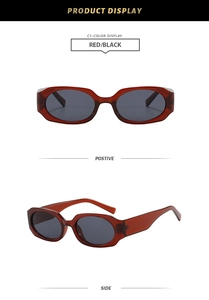 Lunettes de soleil rétro polygone avec monture rouge translucide et verres sombres, deux vues