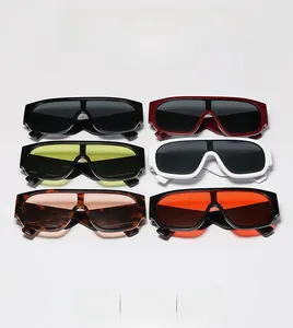 Détails de six lunettes de soleil aviateur surdimensionnées en diverses couleurs de monture