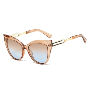 Chic cat eye sunglasses with brown transparent frames and gradient blue lenses