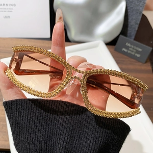 Rhinestone Cat Eye Sunglasses For Women Metal Frame UV400 Protection PC Lens Retro Hollow Temple Fashion Eyewear